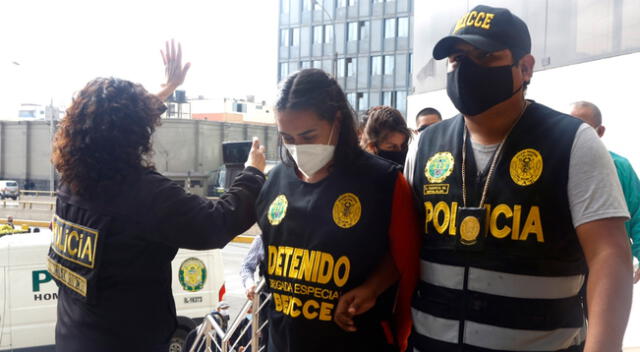 PNP intervino a sujetos que falsificaban documentos en el Cercado de Lima.