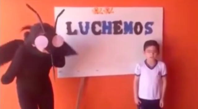 La joven decidió ayudar a su hermano menor en su exposición.