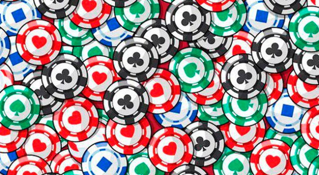 ¿Puedes hallar los cinco caramelos escondidos entre las fichas de póker?
