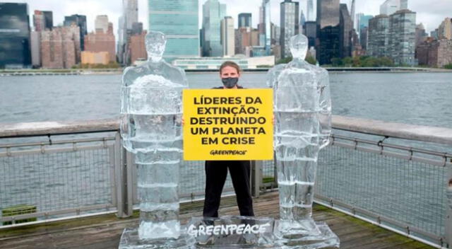 Greenpace coloca estatuas de hielo de Trump y Bolsonaro para protestar.