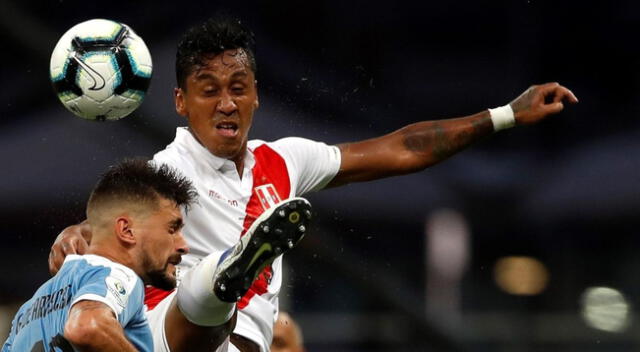 Un peculiar detalle se pudo observar en el duelo entre Celta de Vigo y Barcelona. En el estadio de Balaídos aparecieron dos marcas peruanas cuando captaron a Renato Tapia en pleno juego.