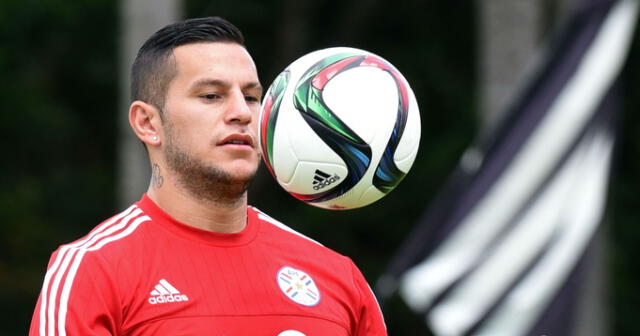 Bobadilla se integra a los entrenamientos de la selección de Paraguay.