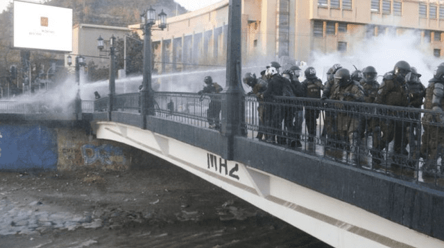 Los agentes policiales de Chile han sido acusados por varias organizaciones internacionales por violar los derechos humanos durante protestas.