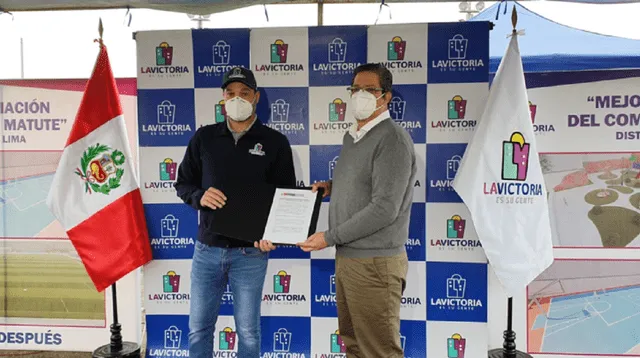 George Forsyht (alcalde de La Victoria) y Gustavo Medina (presidente del Instituto Peruano del Deporte)
