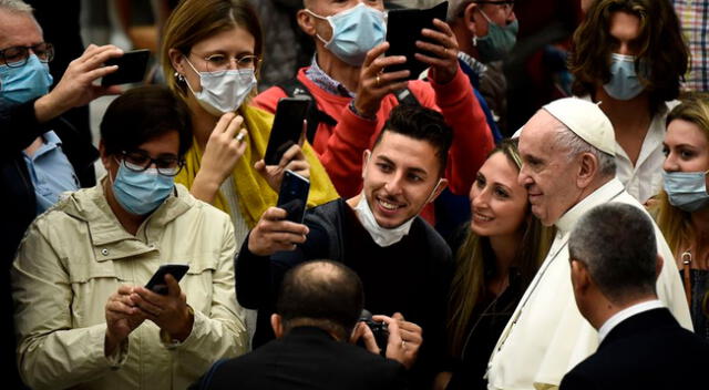 El Papa Francisco aparece sin mascarilla