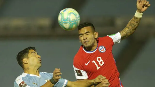 El juez no quiso ver un claro penal a favor de Chile.