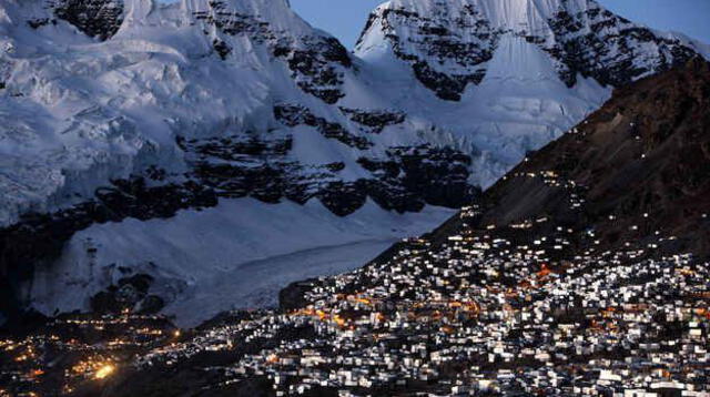 La Rinconada está situada en el nevado Ananea en los Andes peruanos