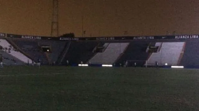 Se fue la luz en estadio Matute en pleno partido de Mannucci - Melgar.