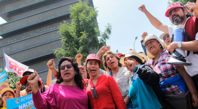 Maestros de Arequipa señalan que la ley es sumamente injusta ya que afectaría a la meritocracia y la calidad educativa en nuestro país.