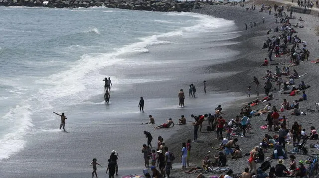 Bañistas acuden a las playas sin medidas se salubridad