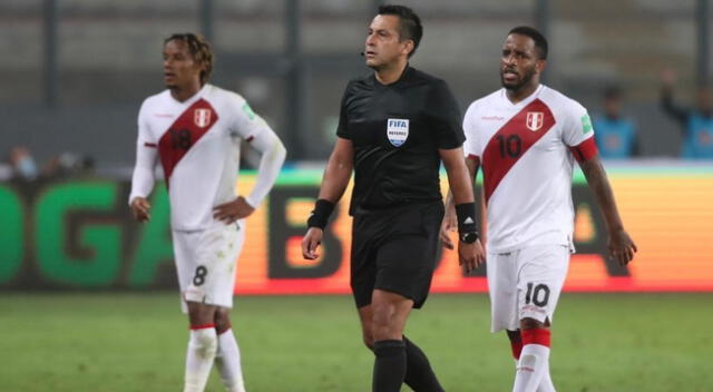 Los dirigentes de la Federación Peruana de Fútbol pedirán los diálogos que sostuvo el VAR y Julio Bascuñán por su criticable accionar en el Perú vs. Brasil.