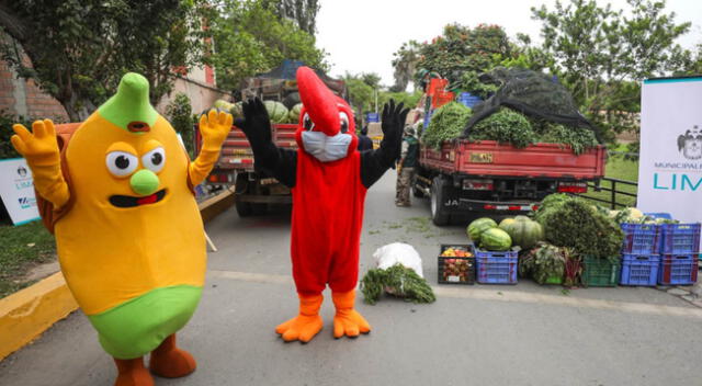 Comerciantes de este importante centro de abastos entregaron varios kilos de frutas, hortalizas y verduras.