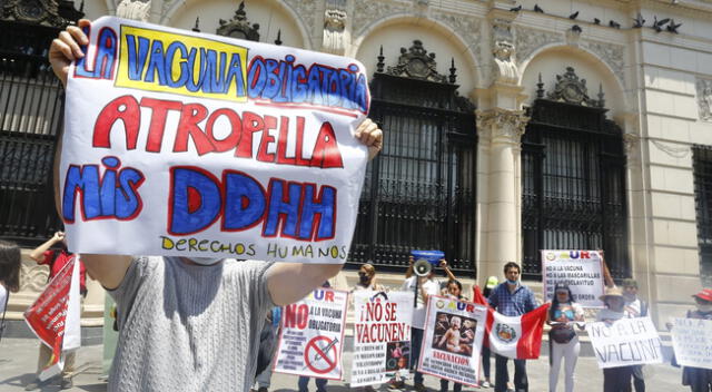 Colectivos se concentraron en los exteriores de la Defensoría del Pueblo.