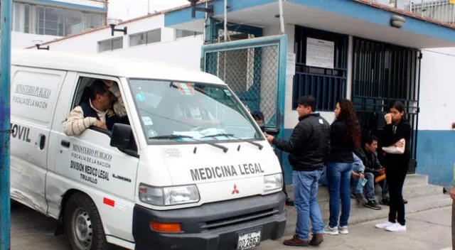 Los amigos y vecinos que presenciaron el crimen intentaron trasladar al joven hasta el Hospital de La Noria; sin embargo, llegó sin signos vitales.