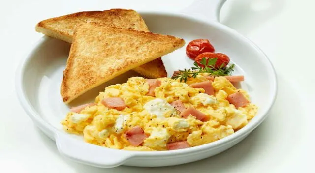 El huevo es importante en el desayuno.