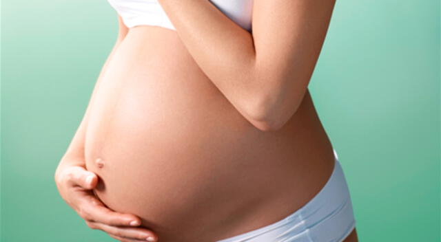 “El bebé obtiene el calcio de la dieta materna a través de la placenta”, indica la especialista.