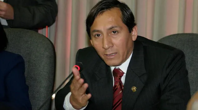 Carlos Almerí señaló que la comisión no busca entorpercer al gobierno.