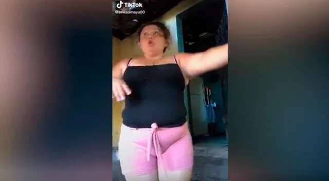 Un cachorro aparece infiltrado en un video de baile de TikTok, dejando a miles de internautas sorprendidos por la audacia al robar el pan de su dueña.