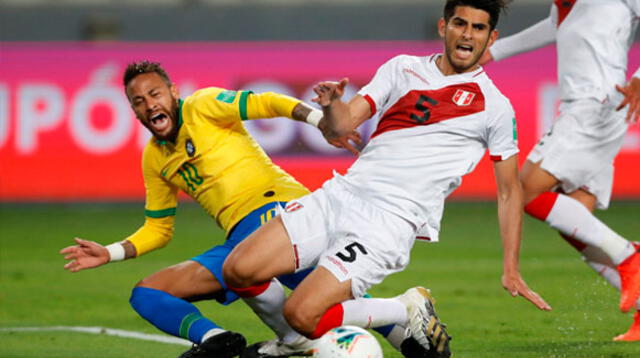 Carlos Zambrano fue expulsado en el Perú vs. Brasil.