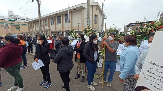 Los vecinos de San Juan de Miraflores cerraron las calles exigiendo justicia.