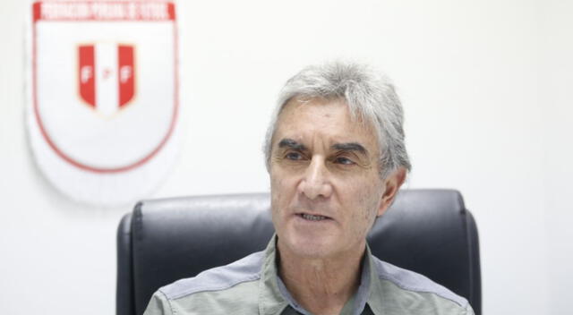 Juan Carlos Oblitas, gerente de la Federación Peruana de Fútbol, se pronunció sobre el comportamiento de Carlos Zambrano en el Perú vs. Brasil que lo dejó suspendido para el siguiente encuentro con Chile.