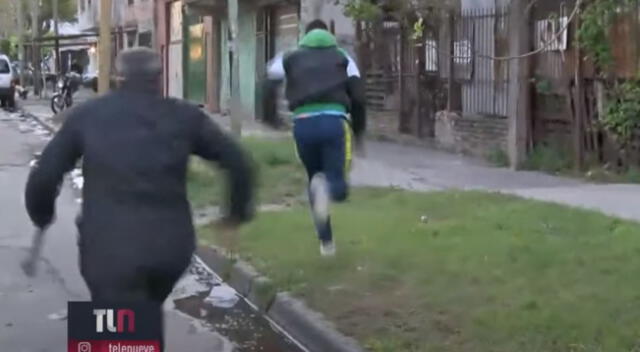 El periodista argentino salió corriendo detrás del ladrón.