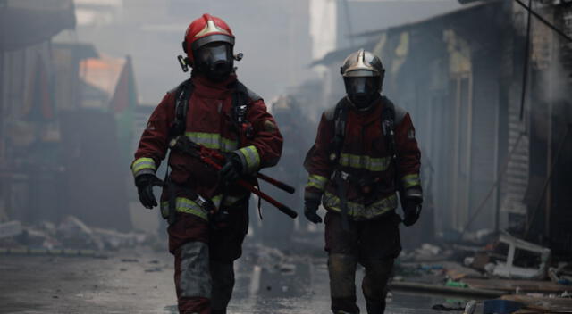 Incendio consumió gran parte del mercado ‘La Cachina’; por ello, la municipalidad decidió clausularlo definitivamente.