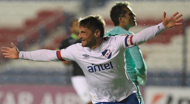 Gonzalo Bergessio puso el 1-0 de Nacional sobre Alianza Lima | Foto: EFE