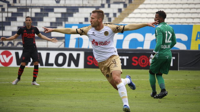 Festejo de Danilo Carando del Cusco FC por el gol marcado al Melgar.