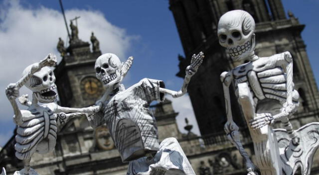 El Gobierno de México instó a la población a celebrar el Día de Muertos de forma virtual.