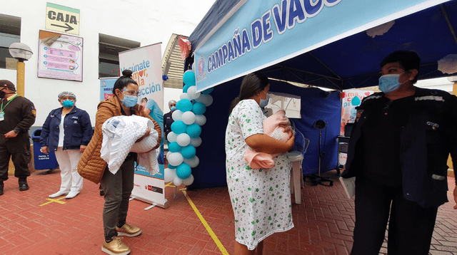 Madres y recién nacidos fueron vacunados.