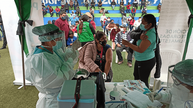 Más de 300 personas fueron beneficiadas en la campaña de vacunación.