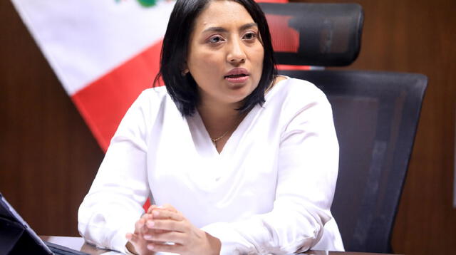 Ana Neyra lamentó que Congreso no haya aceptado adelantar los descargos del presidente Martín Vizcarra en el pleno.