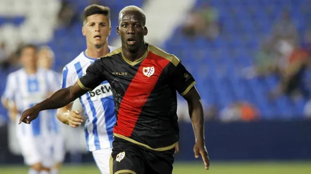 Luis Advíncula en su tercera temporada en el Rayo Vallecano se nacionalizará español.