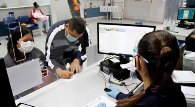 El DNI electrónico es el documento nacional de identidad que, a diferencia del DNI amarillo o azul, te permite acreditar tu identidad de forma presencial y electrónica.