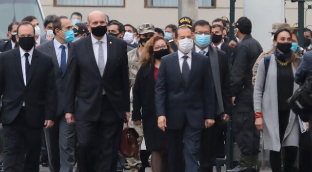 Ministros de Estado llegaron hasta Palacio de Gobierno antes de asistir al Congreso para presenciar el debate de la moción de vacancia contra Martín Vizcarra.