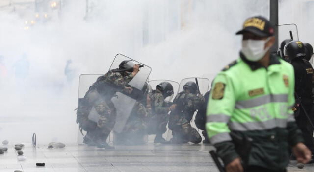 Gritos, enfrentamientos y hasta disparos de la Policía se registraron esta mañana en las protestas contra la vacancia de Martín Vizcarra y la ascensión de Manuel Merino.