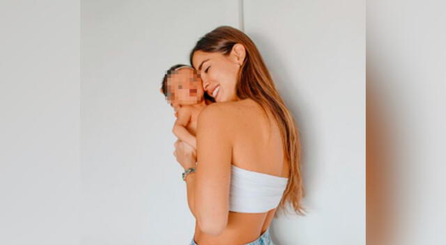 La modelo Korina Rivadeneira junto a su madre participaron de una linda sesión de fotos junto a la pequeña Lara.