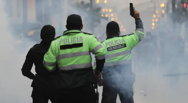 Miles de personas salen a las calles a protestar en contra de la vacancia de Martín Vizcarra.