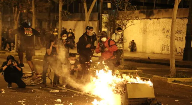 Manifestaciones en el Cercado de Lima por destitución de Martín Vizcarra.