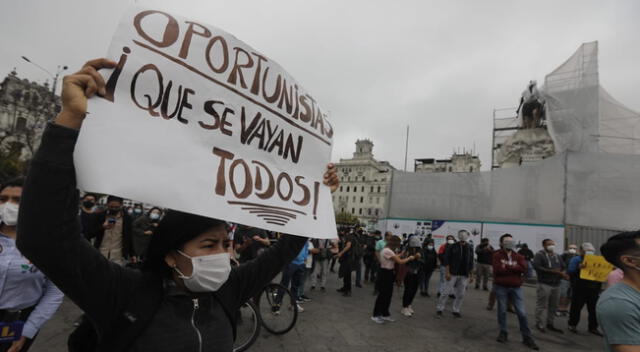 Ciudadanos han tomado las calles de Lima tras golpe de Estado a Martín Vizcarra.