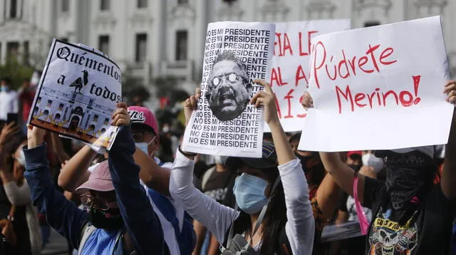 Miles de personas salen a las calles a protestar en contra de la vacancia de Martín Vizcarra.