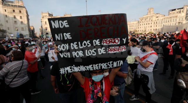 Las manifestaciones en rechazo al Congreso y Merino de Lama continúan en la capital, así como en varias regiones del país.