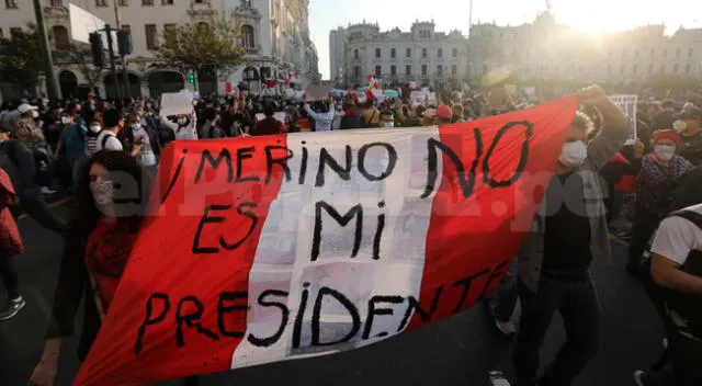 Las manifestaciones en rechazo al Congreso y Merino de Lama continúan en la capital, así como en varias regiones del país.