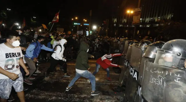 Marchas en contra de Manuel Merino.