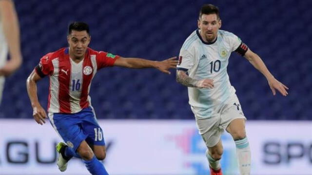 Lionel Messi anotó a Paraguay , pero su gol fue anulado.