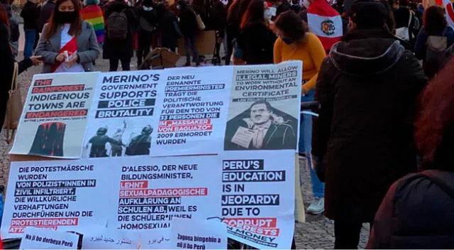 Los ciudadanos peruanos se reunieron en la Puerta de Brandenburgo.