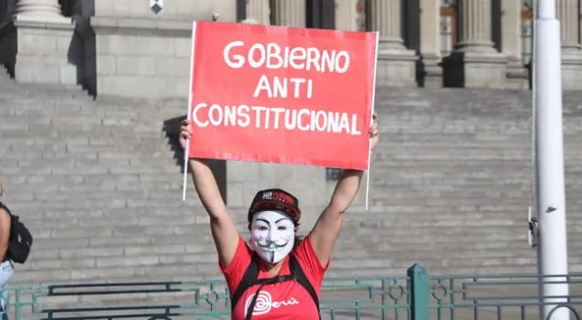 Ciudadanos han tomado las calles de Lima tras golpe de Estado a Martín Vizcarra.