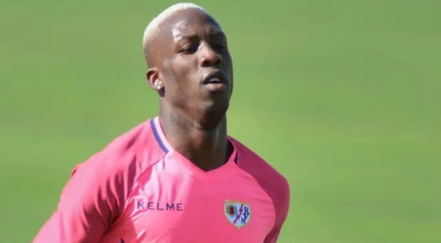 Luis Advíncula mostró su indignación por uso de violencia en contra de manifestantes.