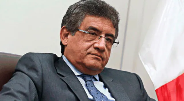 Pese a que se rehusaba a abandonar su cargo, finalmente Juan Sheput presentó su carta de renuncia al Gabinete Flores-Aráoz.
